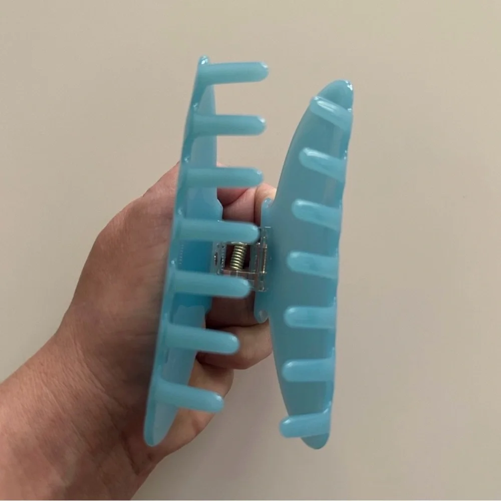 Parke Claw Clip Sky NWT - Picture 7 of 9